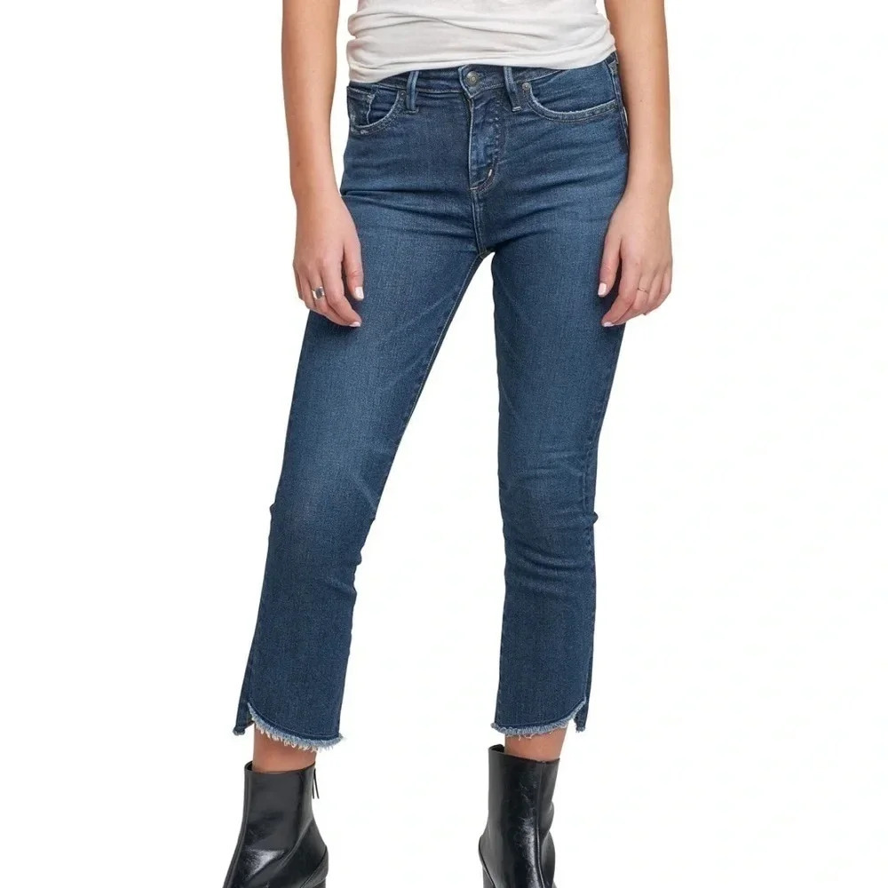 NWT SilverJean Co High Rise‎ Fleet Kick Crop Jean Size 28